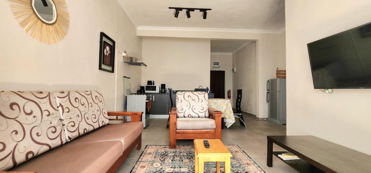 Number 5, Pebble Bay Appartments Гранд-Бэй Экстерьер фото